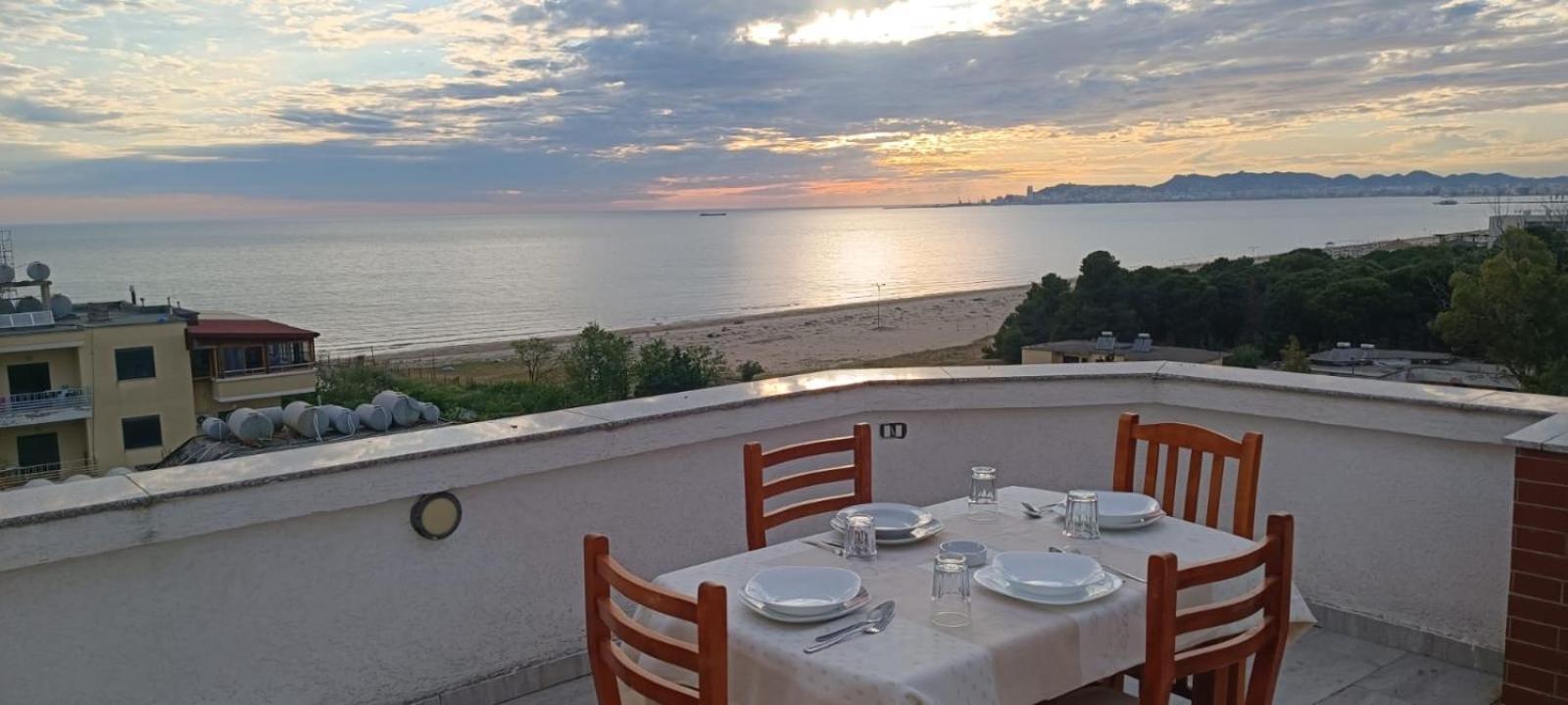 Romance Holiday Garden Inn Durrës Exterior foto